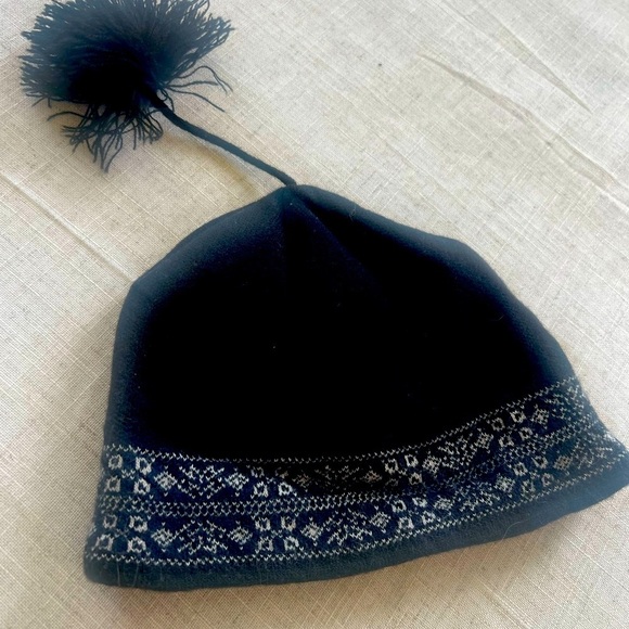 Turtle Fur winter cap. Ladies or men 100 % merino wool. Black white tassel - Picture 3 of 10